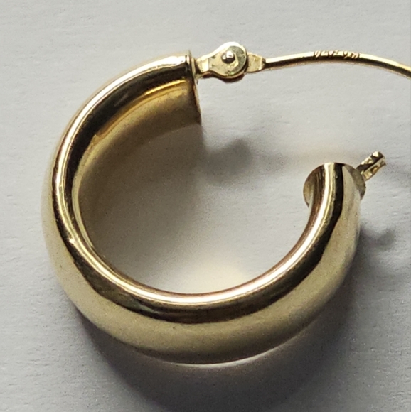 Yellow 14k Gold single Hoop Earring - Picture 1 of 3